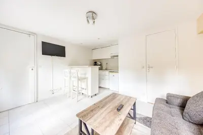 Cuisine ou kitchenette dans l'établissement Studio Urbain tout équipé - Face au Métro 2