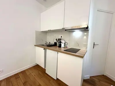 Cuisine ou kitchenette dans l'établissement New 412 Suite Cotillard - Cosy Apartment Paris Center