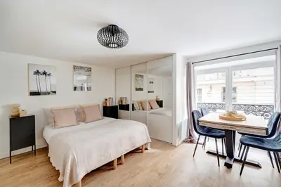 Un ou plusieurs lits dans un hébergement de l'établissement Beautiful Apartement in the heart of Paris Opera