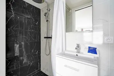 Salle de bains dans l'établissement Beautiful Apartement in the heart of Paris Opera