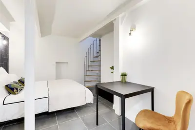 Un ou plusieurs lits dans un hébergement de l'établissement Charming duplex apartment near Montmartre
