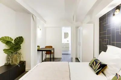 Un ou plusieurs lits dans un hébergement de l'établissement Charming duplex apartment near Montmartre