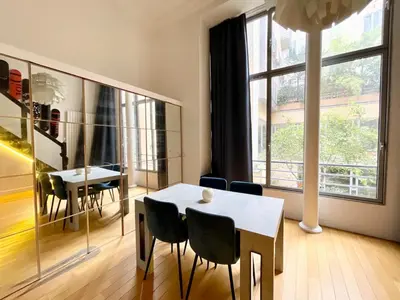 Coin salon dans l'établissement Design and Artistic Loft Marais