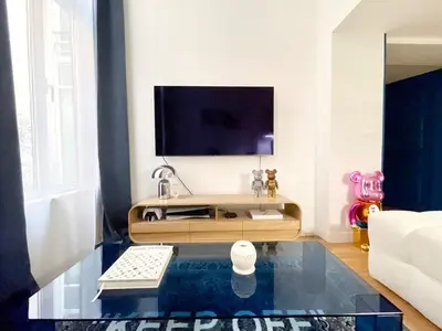 Télévision ou salle de divertissement dans l'établissement Design and Artistic Loft Marais