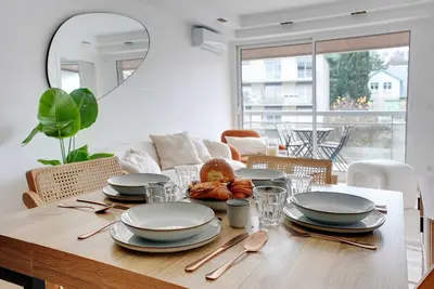 Plan de l'établissement Charming Apt with AC & balcony