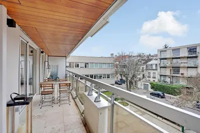 Balcon ou terrasse dans l'établissement Charming Apt with AC & balcony