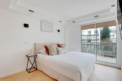 Un ou plusieurs lits dans un hébergement de l'établissement Charming Apt with AC & balcony