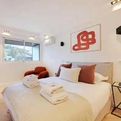 Charming Apt with AC & balcony