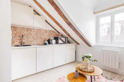 Cuisine ou kitchenette dans l'établissement Charming studio - INVALIDES - Mobility lease
