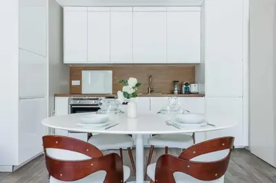 Cuisine ou kitchenette dans l'établissement Superbe Appartement 1BDR - 2P Porte Maillot