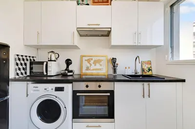 Cuisine ou kitchenette dans l'établissement Nice studio 2P Champs de Mars - La Motte Picquet