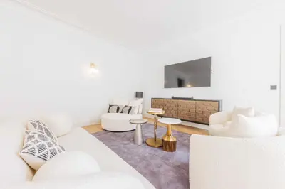 Coin salon dans l'établissement Exceptional apartment - Trocadero-16th - Mobility lease