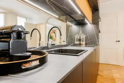 Cuisine ou kitchenette dans l'établissement Exceptional apartment - Trocadero-16th - Mobility lease