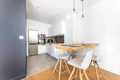 Cuisine ou kitchenette dans l'établissement Superb apartment - 2BDR - 4P - Champs-Élysées