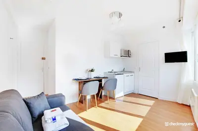 Télévision ou salle de divertissement dans l'établissement Cosy Studio 2P - Parc Expositions 15eme arr