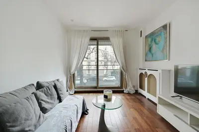 Télévision ou salle de divertissement dans l'établissement Superb apartment- 2P Ternes - Av Wagam - BAIL MOBILITE