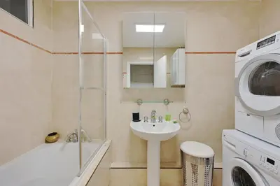 Salle de bains dans l'établissement Superb apartment- 2P Ternes - Av Wagam - BAIL MOBILITE