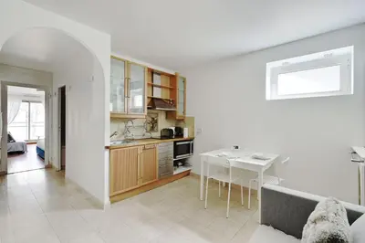 Cuisine ou kitchenette dans l'établissement Superb apartment- 2P Ternes - Av Wagam - BAIL MOBILITE
