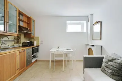 Cuisine ou kitchenette dans l'établissement Superb apartment- 2P Ternes - Av Wagam - BAIL MOBILITE