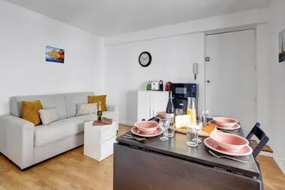 Coin salon dans l'établissement TBS 340 - Superb apartment in Paris 10