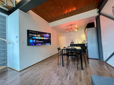 Télévision ou salle de divertissement dans l'établissement Pere Lachaise Apartments