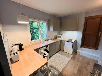 Cuisine ou kitchenette dans l'établissement Pere Lachaise Apartments