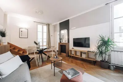 Télévision ou salle de divertissement dans l'établissement Lido - 1 chambre à Saint-Germain-des-Prés