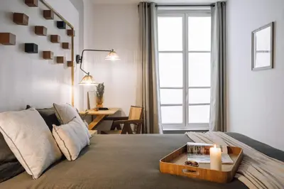 Coin salon dans l'établissement Lido - 1 chambre à Saint-Germain-des-Prés