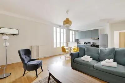 Coin salon dans l'établissement Modern apartment 1BDR - 4P à Boulogne Billancourt