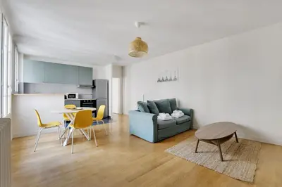 Coin salon dans l'établissement Modern apartment 1BDR - 4P à Boulogne Billancourt