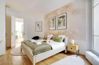 Un ou plusieurs lits dans un hébergement de l'établissement Chic & spacious 2BDR - 4P - Av Suffren TOUR EIFFEL