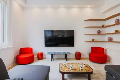 Télévision ou salle de divertissement dans l'établissement Peaceful flat - 2BD-9P - Passy-Tour Eiffel