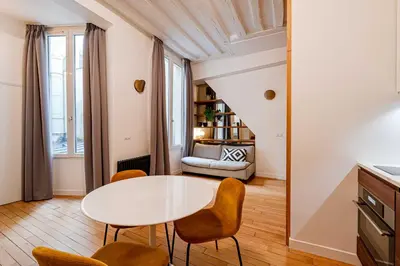 Coin salon dans l'établissement Cosy apt - 1BD - 4P - Montorgueil - Palais Royal