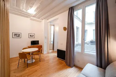 Coin salon dans l'établissement Cosy apt - 1BD - 4P - Montorgueil - Palais Royal