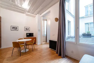 Coin salon dans l'établissement Cosy apt - 1BD - 4P - Montorgueil - Palais Royal