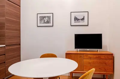 Télévision ou salle de divertissement dans l'établissement Cosy apt - 1BD - 4P - Montorgueil - Palais Royal