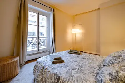 Un ou plusieurs lits dans un hébergement de l'établissement Luxury Flat Louvres 6 Guests