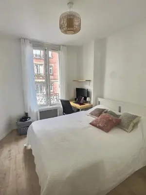Un ou plusieurs lits dans un hébergement de l'établissement Appartement Chill proche Paris quartier calme proximité de toutes commodités Idéal Professionels et petite famille moins 15 pourcent long séjour