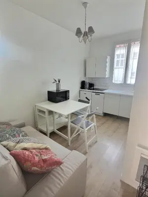 Cuisine ou kitchenette dans l'établissement Appartement Chill proche Paris quartier calme proximité de toutes commodités Idéal Professionels et petite famille moins 15 pourcent long séjour