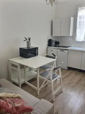Cuisine ou kitchenette dans l'établissement Appartement Chill proche Paris quartier calme proximité de toutes commodités Idéal Professionels et petite famille moins 15 pourcent long séjour