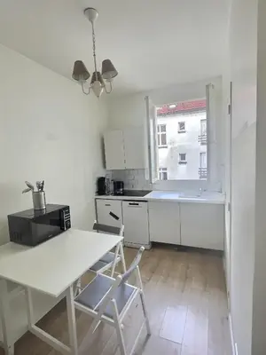 Cuisine ou kitchenette dans l'établissement Appartement Chill proche Paris quartier calme proximité de toutes commodités Idéal Professionels et petite famille moins 15 pourcent long séjour