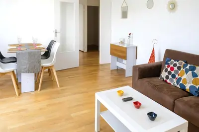 Coin salon dans l'établissement Close to Paris, Metro,RER, 6 People, PKG