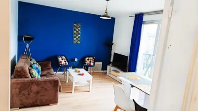 Coin salon dans l'établissement Close to Paris, Metro,RER, 6 People, PKG