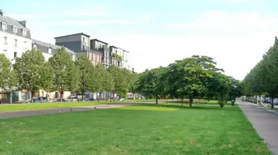 Jardin de l'établissement Close to Paris, Metro,RER, 6 People, PKG