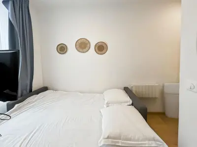 Un ou plusieurs lits dans un hébergement de l'établissement Convinient souplex basement 5mn near métro and Montmartre