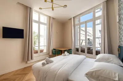 Un ou plusieurs lits dans un hébergement de l'établissement Chic Studio Apartment for 2 Near Bastille