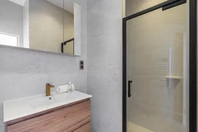 Salle de bains dans l'établissement Chic Studio Apartment for 2 Near Bastille
