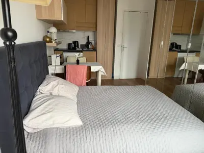 Cuisine ou kitchenette dans l'établissement Studio sympa à Paris en métro -balcon & wifi