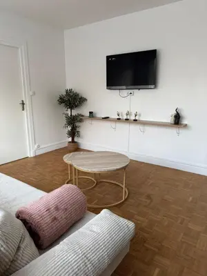 Télévision ou salle de divertissement dans l'établissement Courbevoie Apartment - HBA