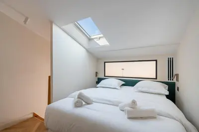 Un ou plusieurs lits dans un hébergement de l'établissement Bright and Cozy Duplex for 4 near Bastille